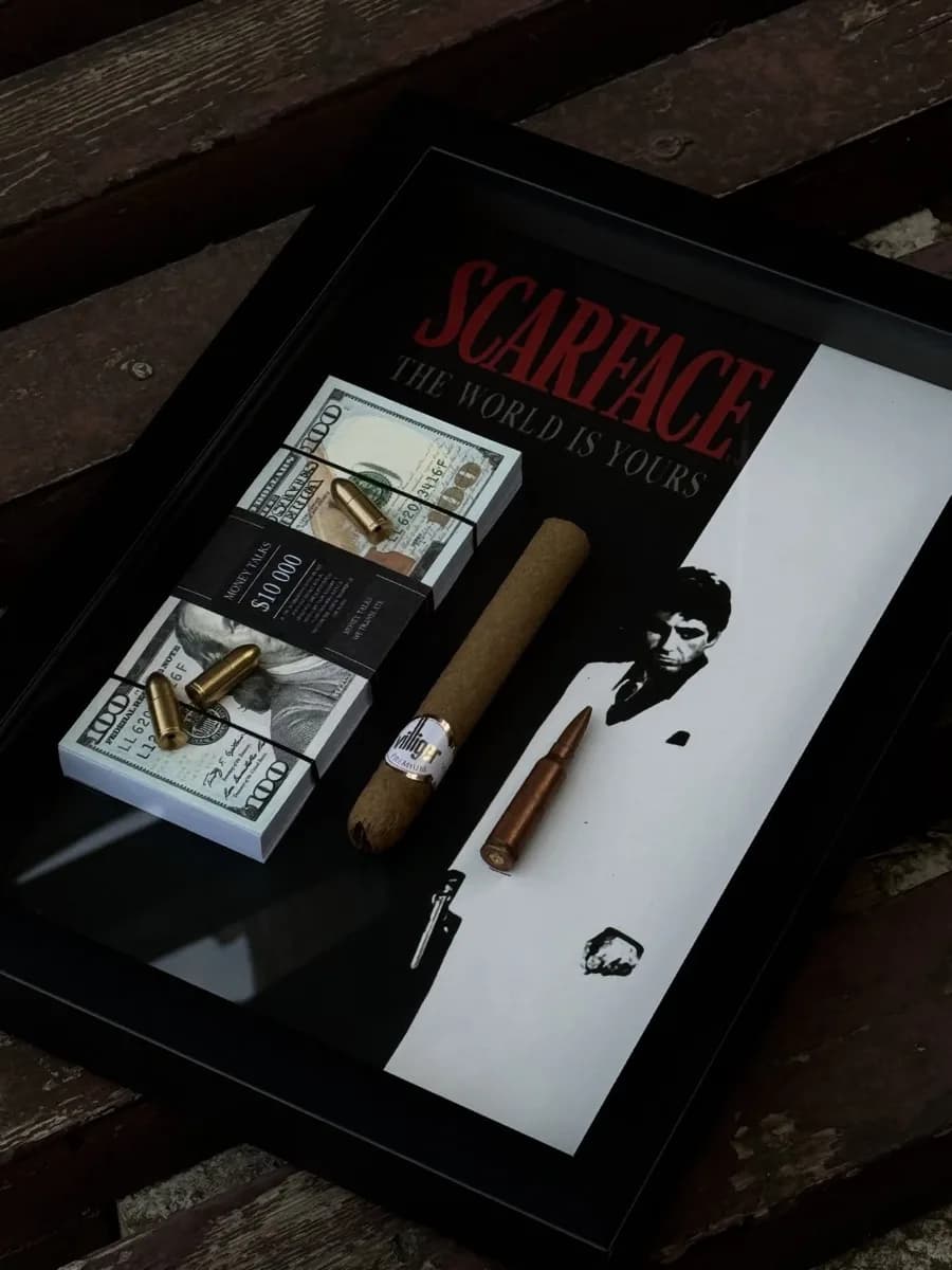 Scarface White Suit Frame — ხელნაკეთი თბილისში — Money Talks
